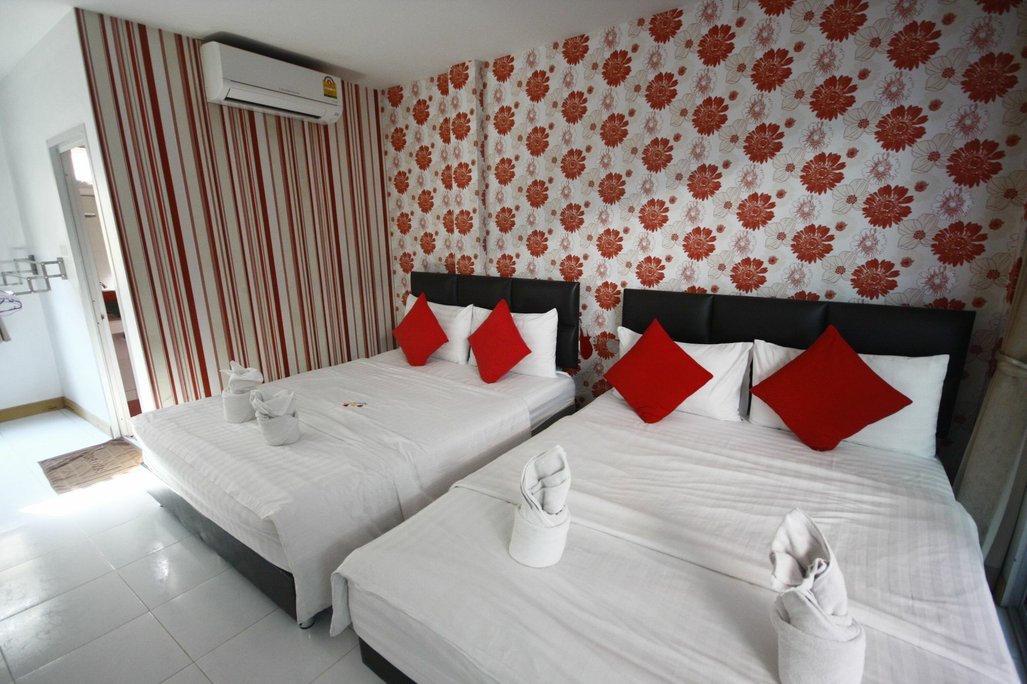 Tawaen Beach Resort Koh Larn Extérieur photo